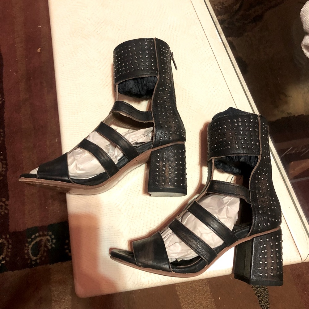 Freebird sandles new without tags.
